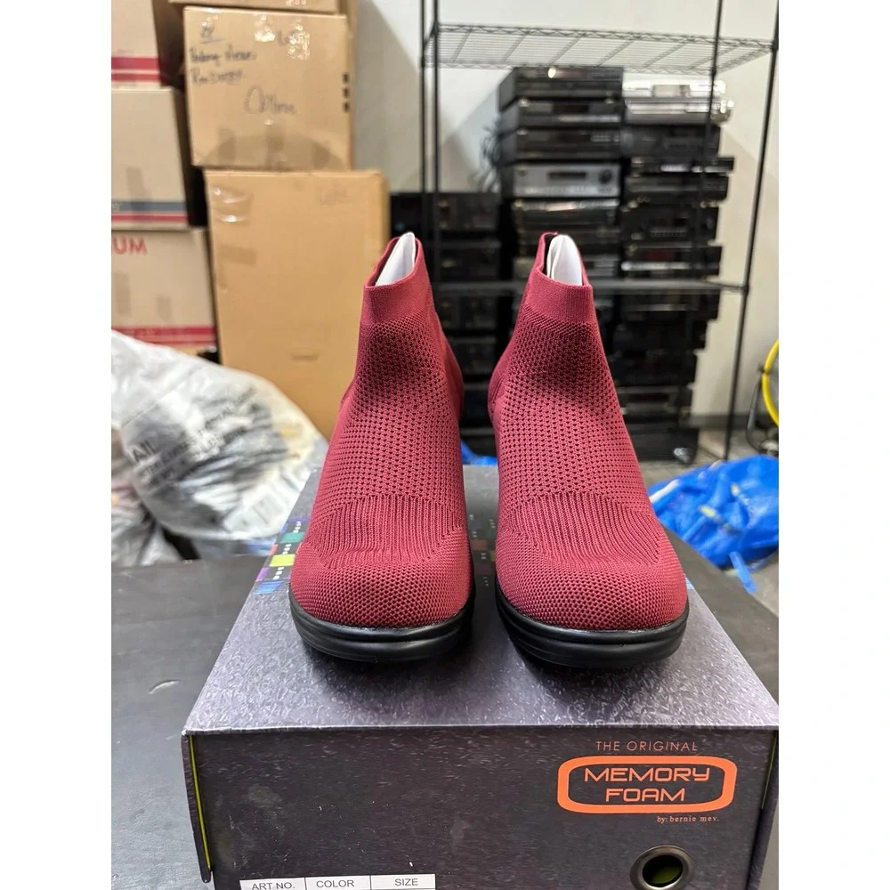 Bernie Mev Doll Burgundy Stretch Knit Memory Foam Ankle Boots Size 38 7.5-8